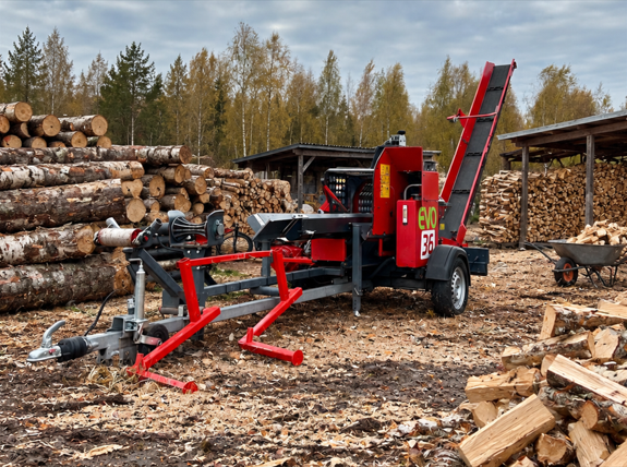 Pilkemaster EVO 36 klapikone polttopuiden teossa